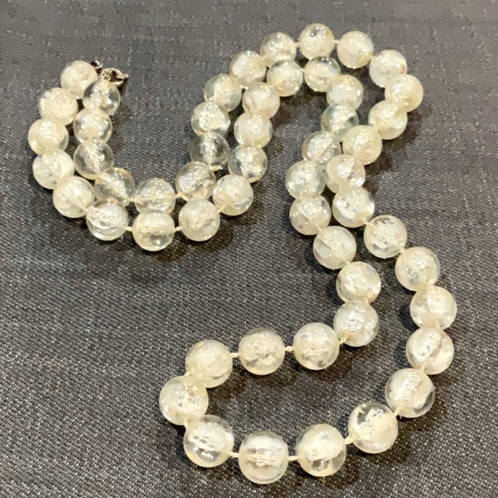 Vintage iridescent, clear ground beaded necklace